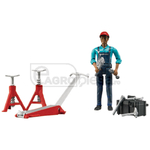 Set figurine atelier cu mecanic, elevatoare autoutilitare, suporturi si scule - Bruder [60062100]